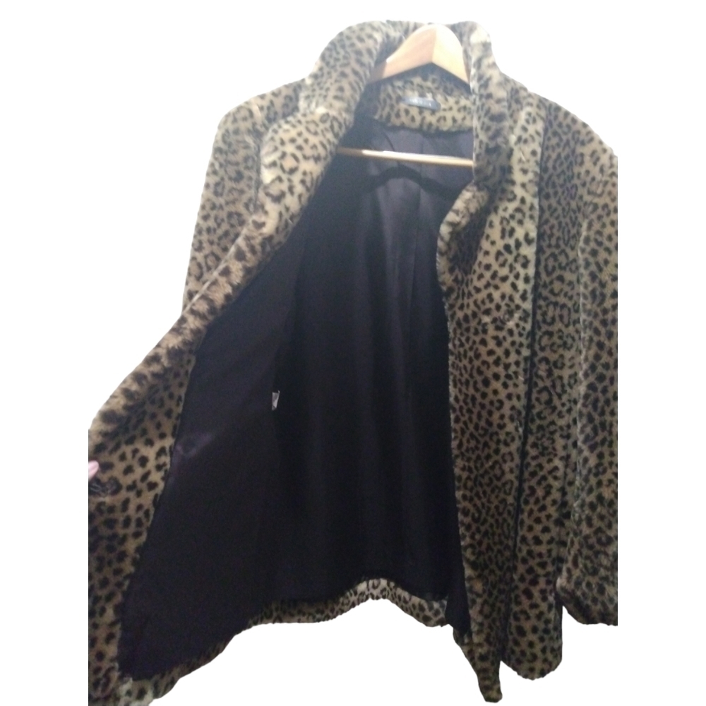 Mob Wives Faux Fur Leopard Print Tan-Black Latch Hook Eye Closure Warm Chic L - Picture 5 of 13